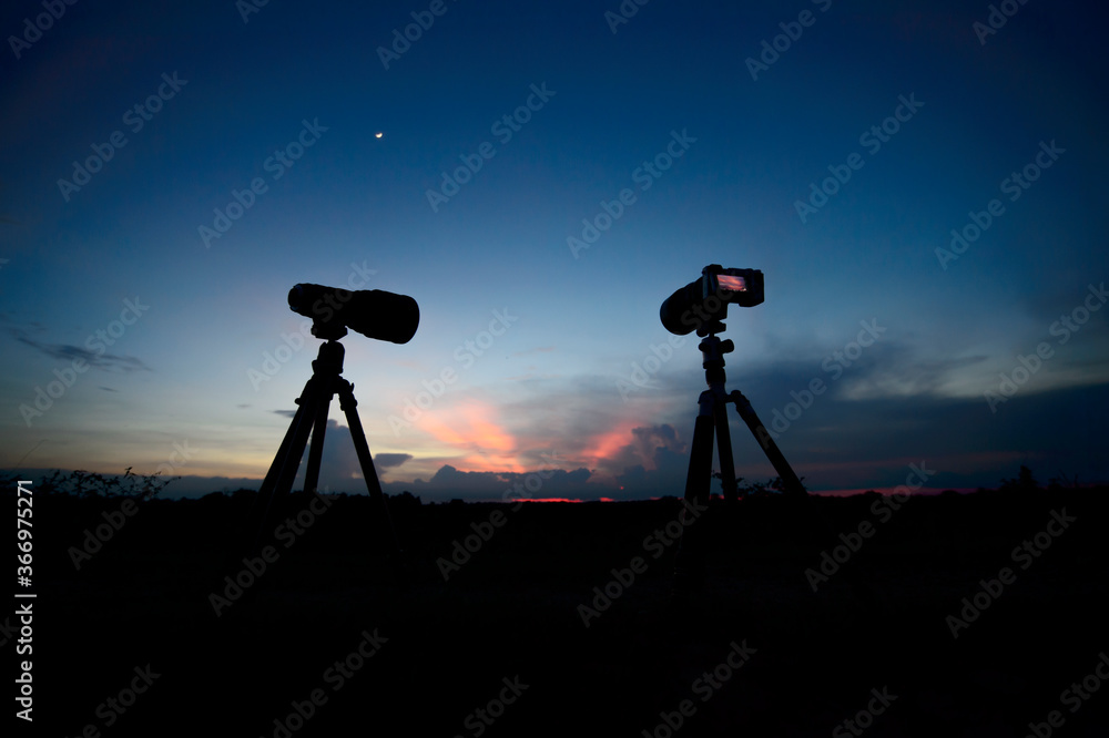 Camera and tripod Under the light of the evening