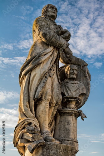 padua, italien - 19.03.2019 - statue von andrea memmo am prato della valle