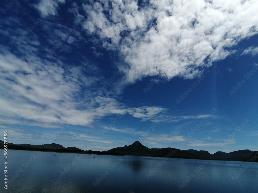 Fototapeta premium lake and clouds