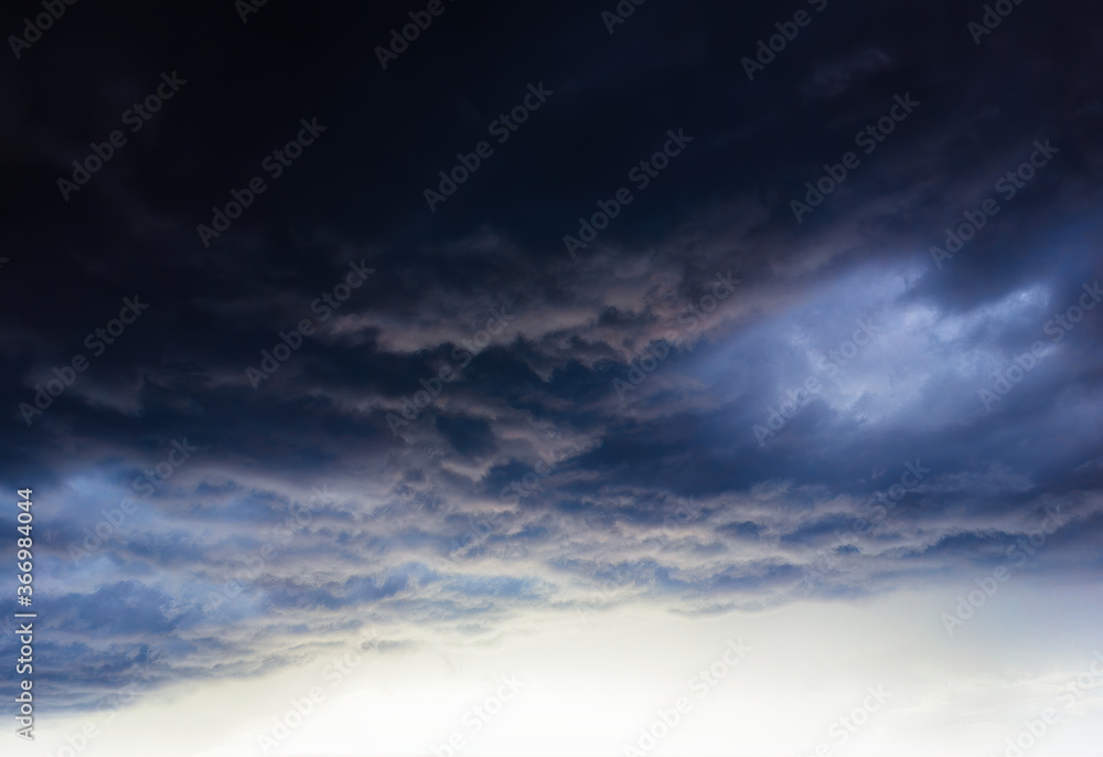 Obraz premium High altitude clouds before the storm backdrop
