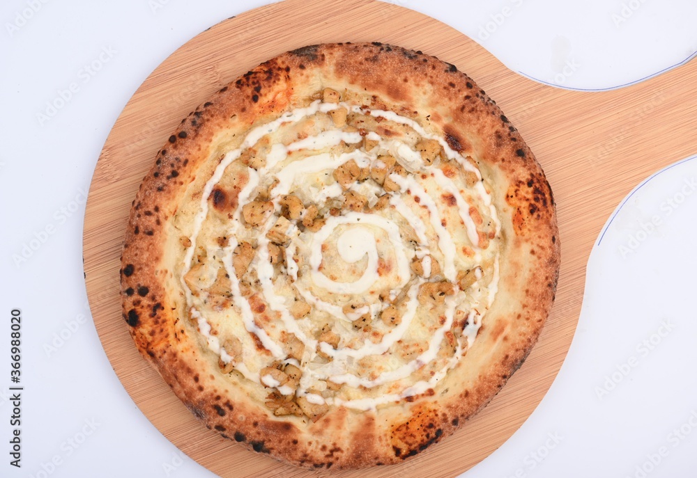 Fototapeta premium A delicious pizza platter with ranch sauce