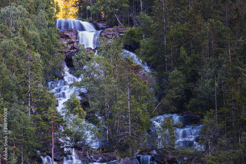 Wodospad Rjukanfossen w miejscowości Rjukan w Norwegii photo