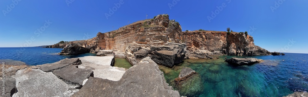 Santa Cesarea Terme - Panoramica della scogliera di Baia Fontanelle
