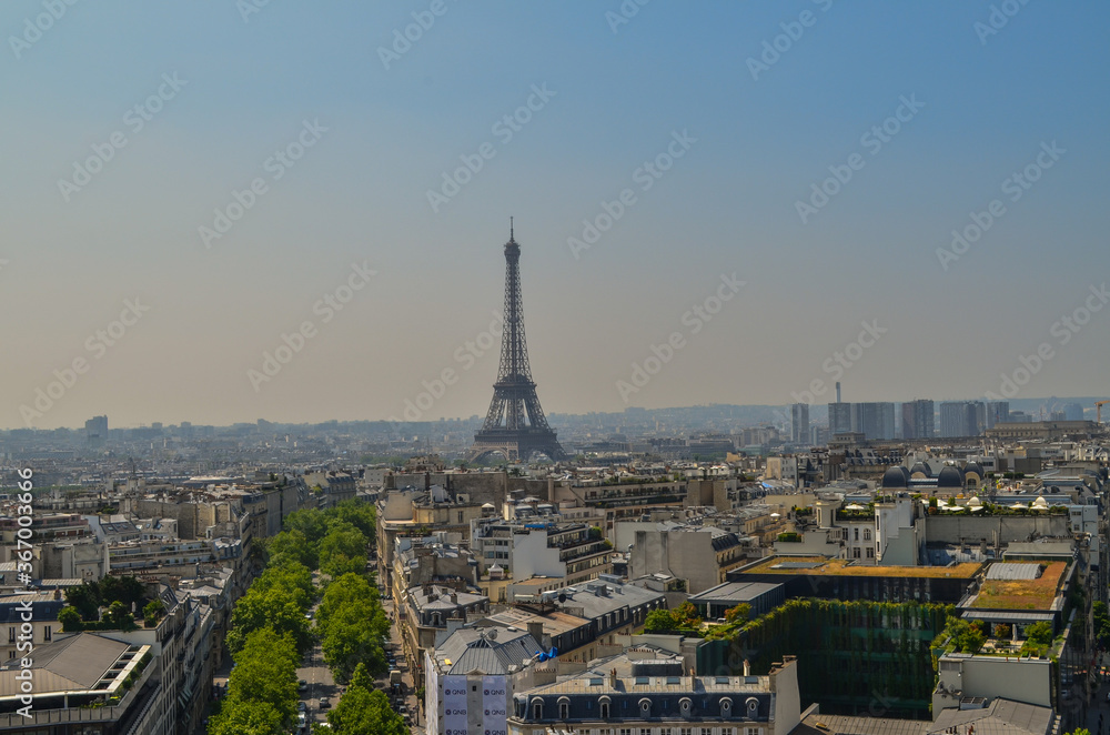 Fototapeta premium Landscape of Paris with the Eiffel Tower