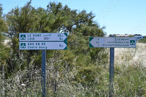 Panneaux de direction sur l'ile de Ré 