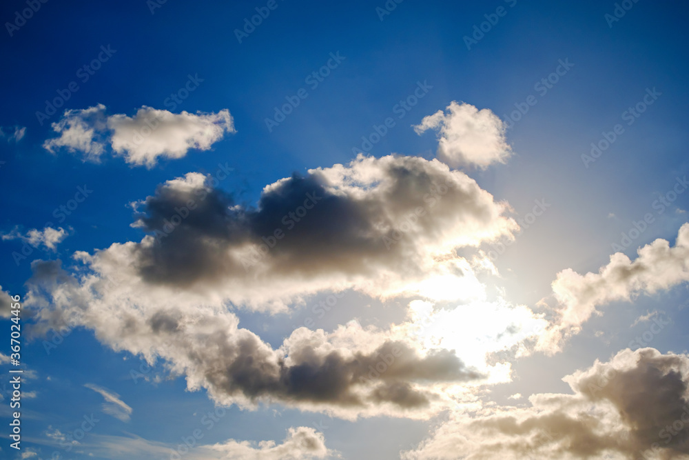 Obraz premium Shining sun at clear blue sky