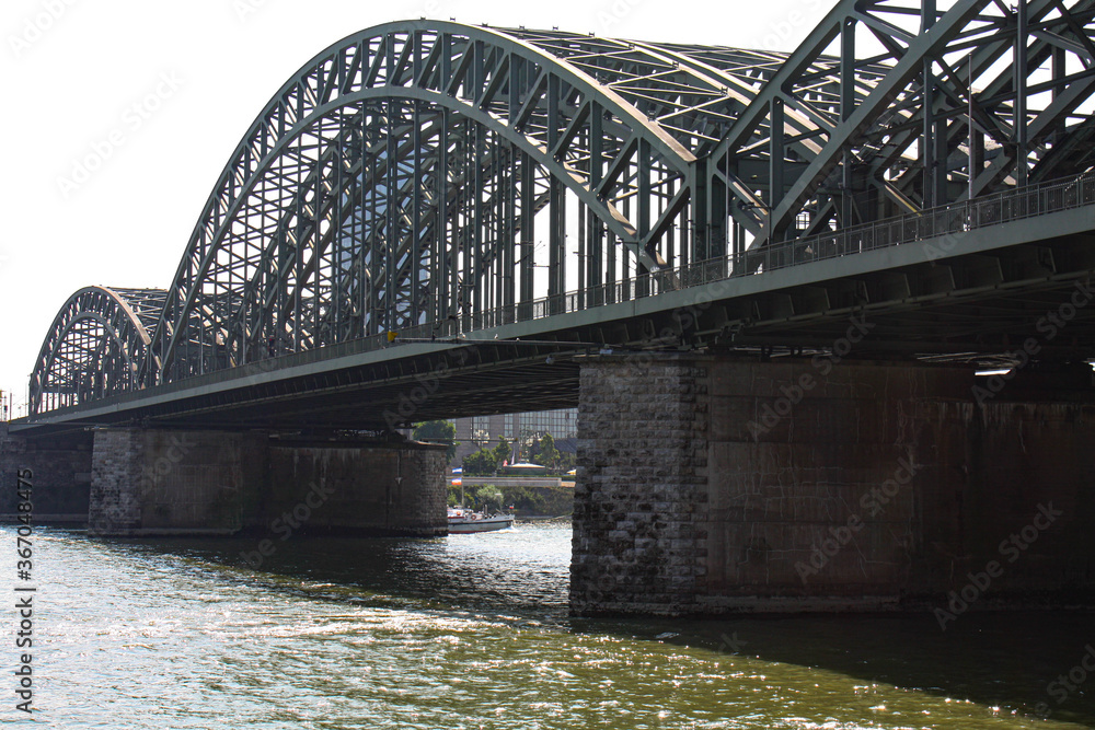 Obraz premium Brücke am Kölner Hauptbahnhof in Deutschland