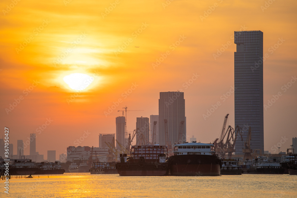Fototapeta premium sunset over the city