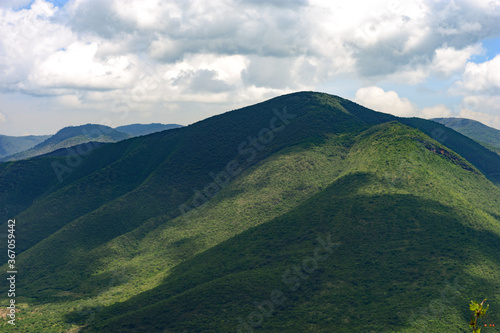 Paisaje de montaña desde Hierve El Agua en Oaxaca. photo