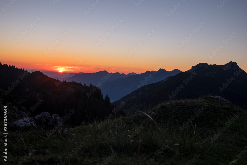 Fototapeta premium Sonnenaufgang im Ammergebirge