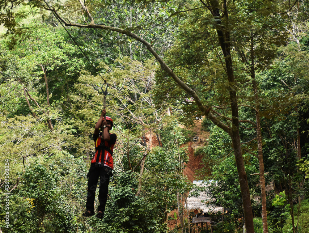 Obraz premium zipline advanture exprerience in southen of Thailand 