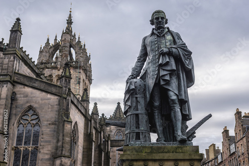 Принти на полотні Monument to the Adam Smith in front of Saint Giles cathedral in the Old Town of