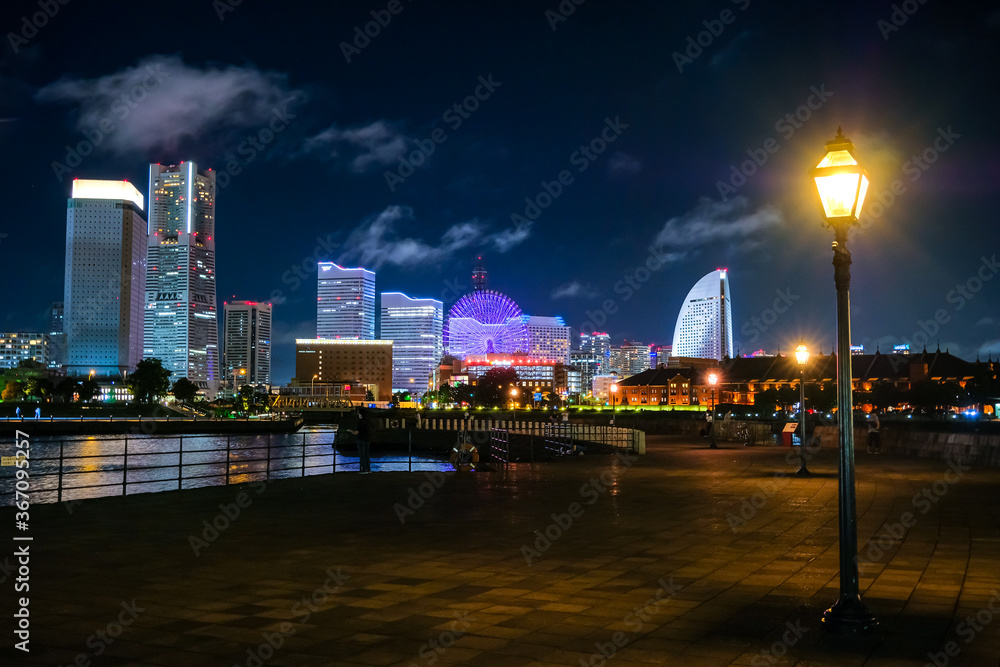 Fototapeta premium 横浜 象の鼻パークから見るみなとみらいの夜景