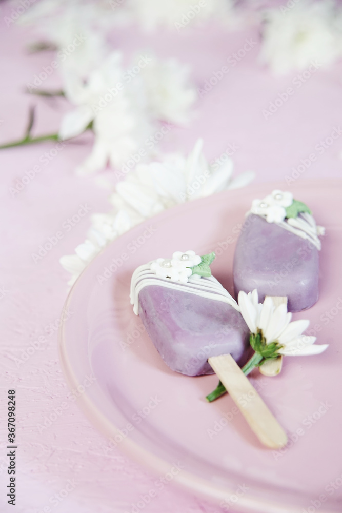 Homemade purple ice cream wedding cakes. Wedding day. Pastel cakes.