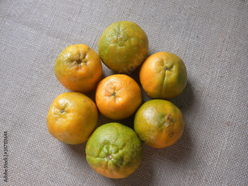 Green and orange ripe whole Nagpur orange fruits