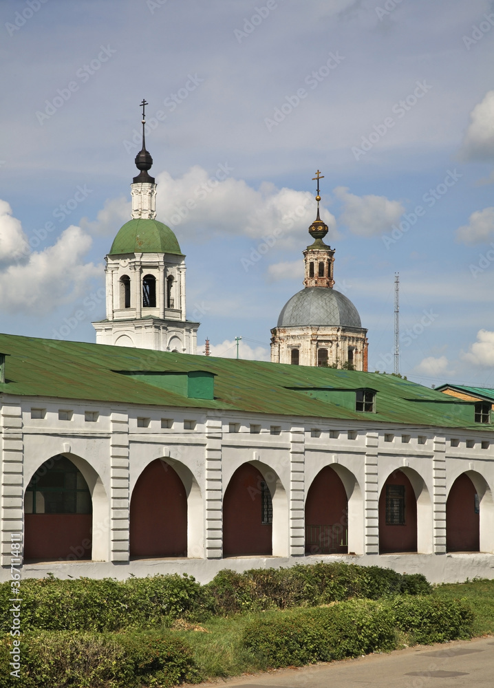 Gostinyi dvor and church of Trinity of Life-Giving in Zaraysk. Russia
