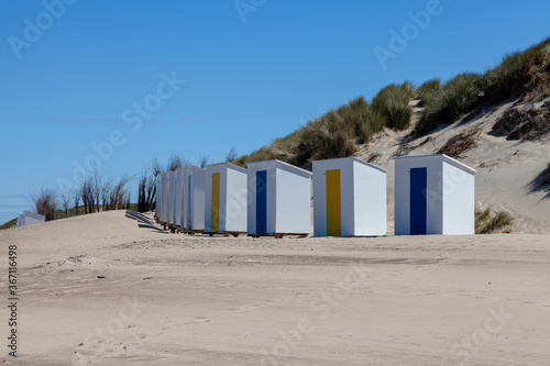 Obraz na płótnie colorful beach huts at Cadzand w salonie