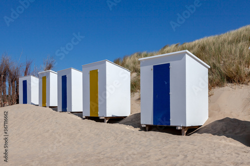 Obraz na płótnie colorful beach huts at Cadzand w salonie
