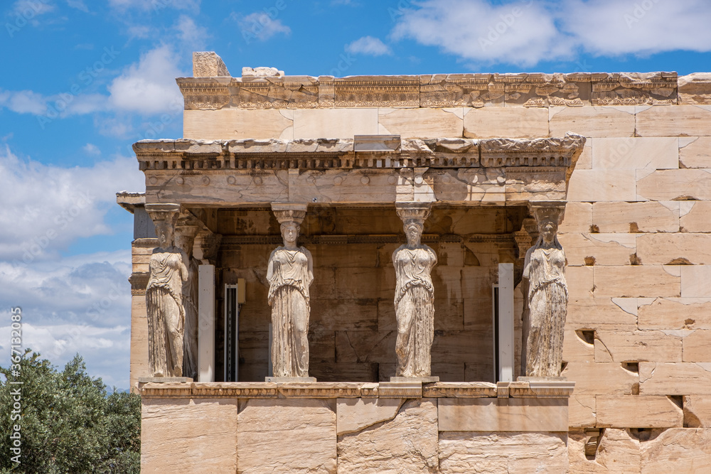 Obraz premium Athens, Greece. Cariatides Porch Erechtheion on Acropolis hill, blue sky background