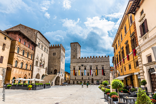 Todi, una terrazza sull’Umbria, un gioiello di arte e cultura photo