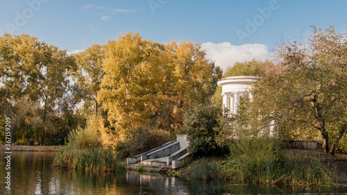 Fototapeta Naklejka Na Ścianę i Meble -  Old park in the fall. View of the lake and the white rotunda. Kharitonovsky Park, Yekaterinburg, Russia