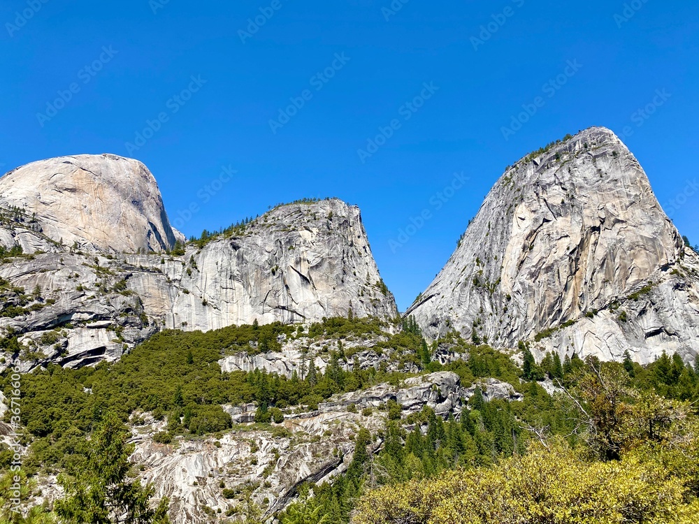 Yosemite rocky mountain landscape