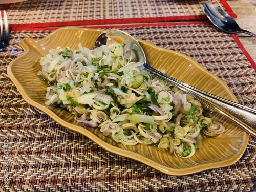 Salade à la citronnelle, plat laotien photo