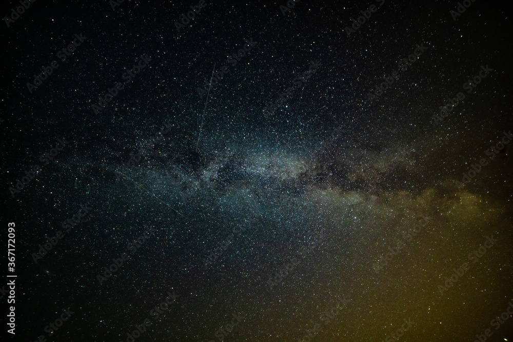 Milchstraße am Himmel bei Nacht in guter Auflösung. Geeignet für Himmel Austausch oder Hintergrund