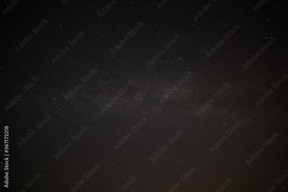 Milchstraße am Himmel bei Nacht in guter Auflösung. Geeignet für Himmel Austausch oder Hintergrund - unbearbeitet 