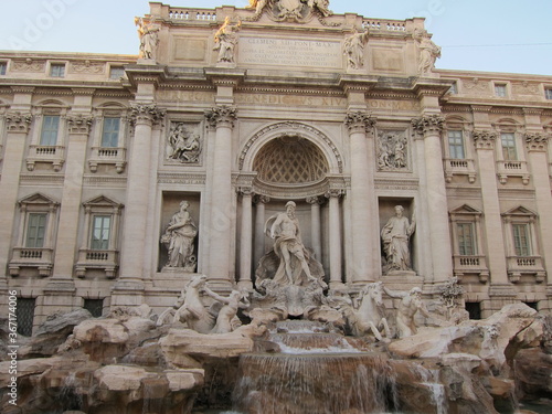 trevi fountain rome italy