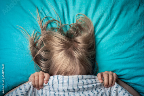 the child is afraid to sleep alone. child has nightmares