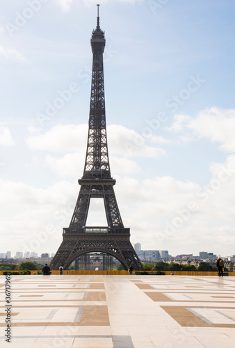 eiffel tower in paris © Popdyakunyk Ruslan