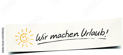 Banner mit Doodle Sonne und Handschrift. Wir machen Urlaub!