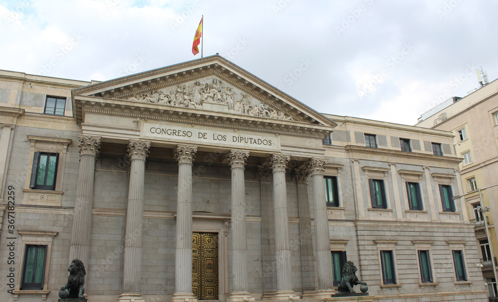 Obraz premium The exterior facade of the main entrance to the Congreso De Los Diputados, or Congress of Deputies.