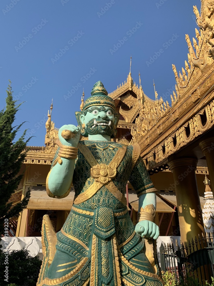 Gardien d'un temple à Mandalay, Myanmar	