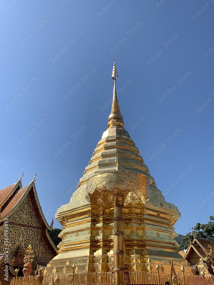 Stupa en or du Wat Phrathat Doi Suthep à Chiang Mai, Thaïlande