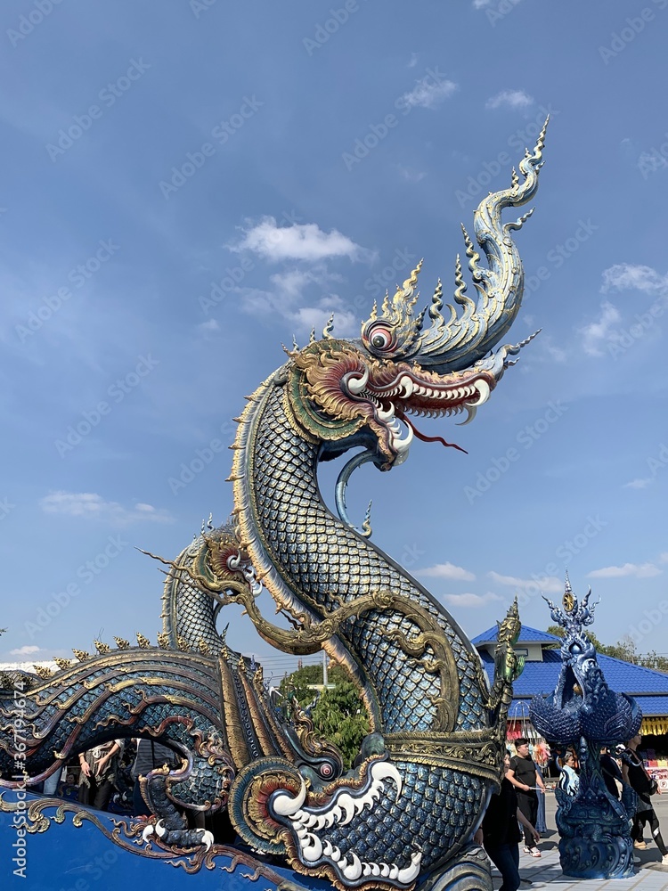 Fototapeta premium Dragon du temple bleu à Chiang Rai, Thaïlande