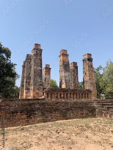 Temple en ruine du parc historique de Sukhothaï, Thaïlande