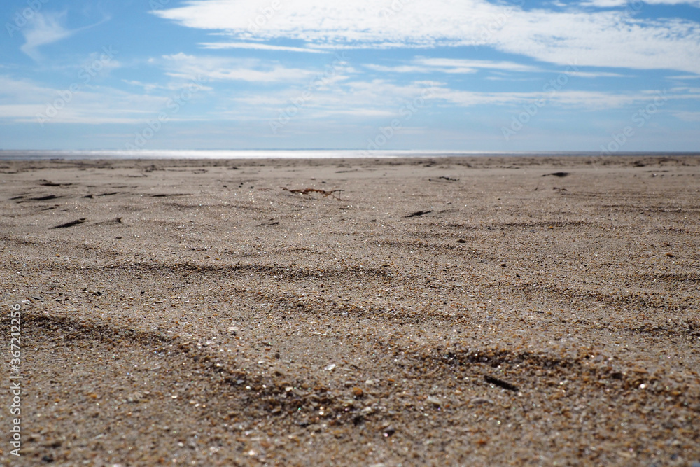 Plage de sable devant la mer
