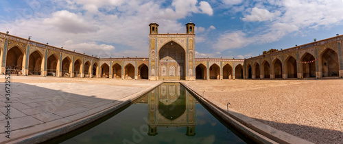 Tableau sur toile Vakil Mosque panoramic view in Shiraz, Iran