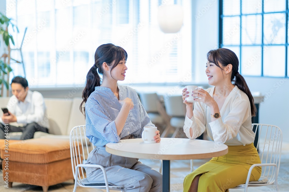 アジア人女性　仲良し　２人　ポートレート
