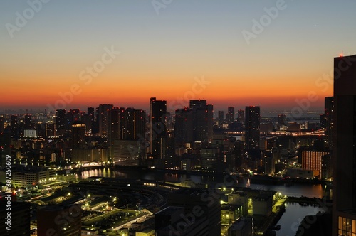 東京の夜明け © KASSAI Takashi