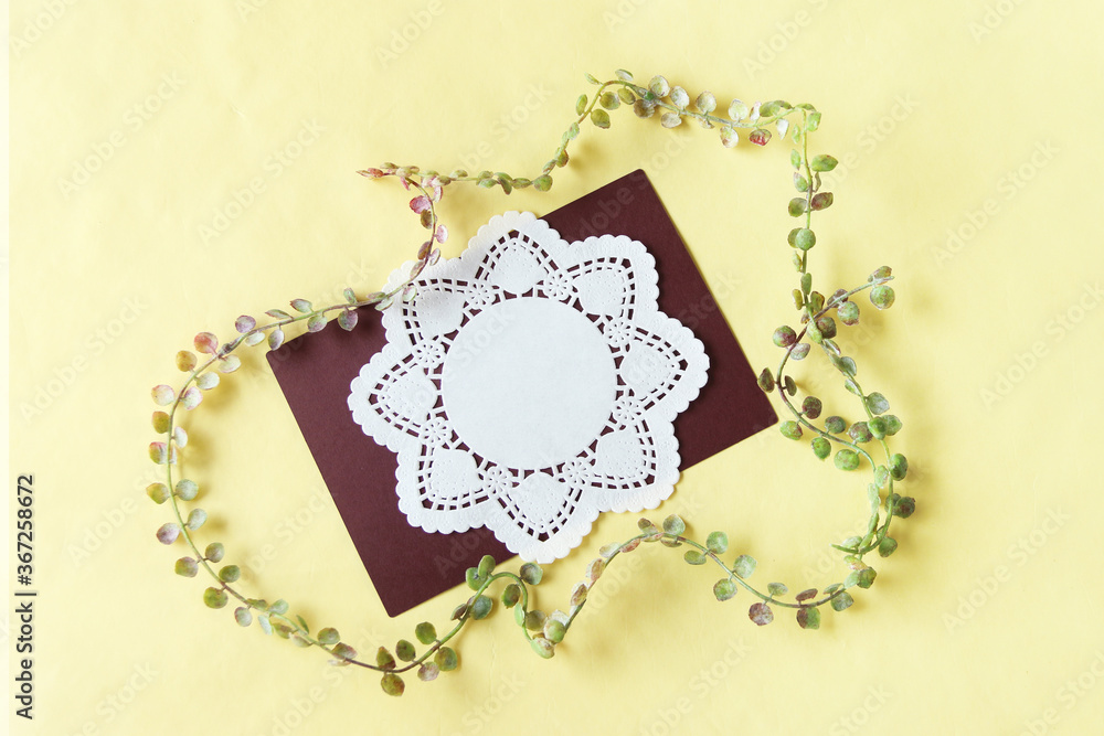 つる草 造花 のフレームとレースペーパー Foto De Stock Adobe Stock