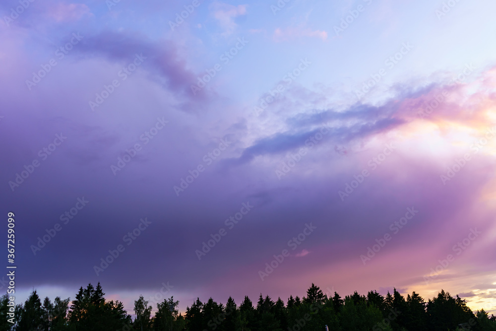 Purple-red clouds before it starts to rain Purple-red clouds before it starts to rain