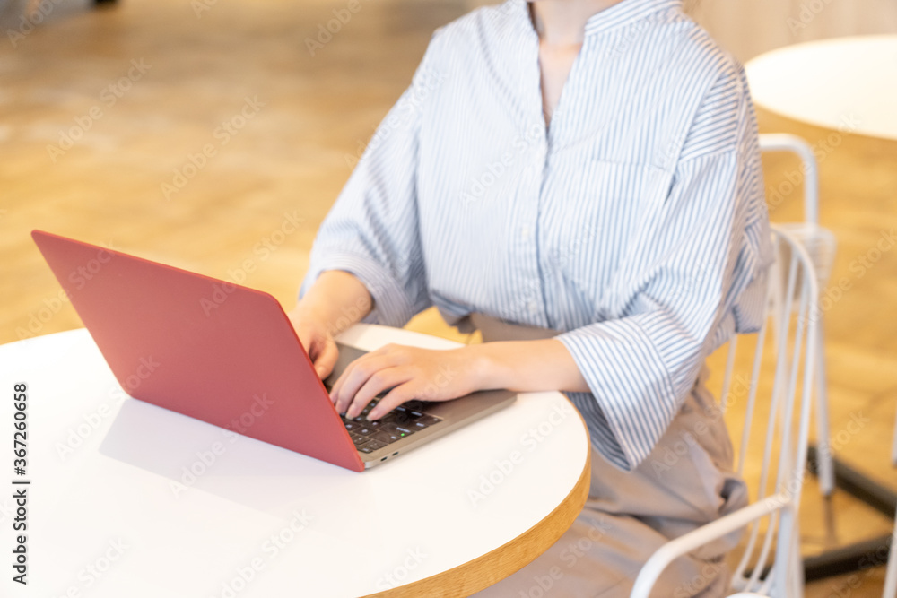 Fototapeta premium 人物 女性 一人 ポートレート