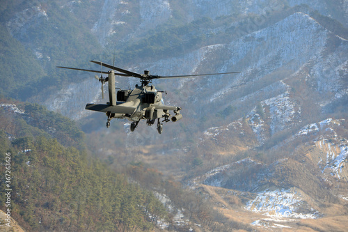 Fototapeta Naklejka Na Ścianę i Meble -  Apache Military Helicopter