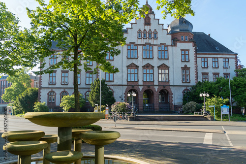Foto Rathaus der Stadt Hamm mit Schalenbrunnen, Nordrhein-Westfalen