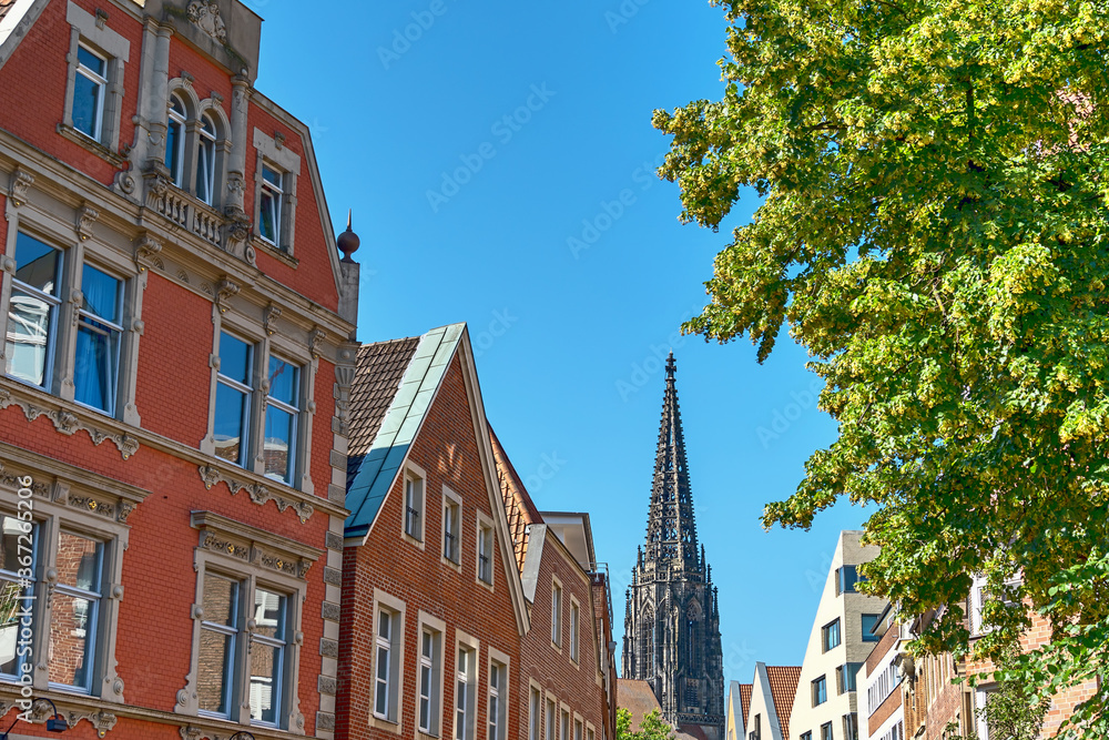 Straßenzug Hörsterstraße mit Blick auf St. Lamberti in Münster, Nordrhein-Westfalen