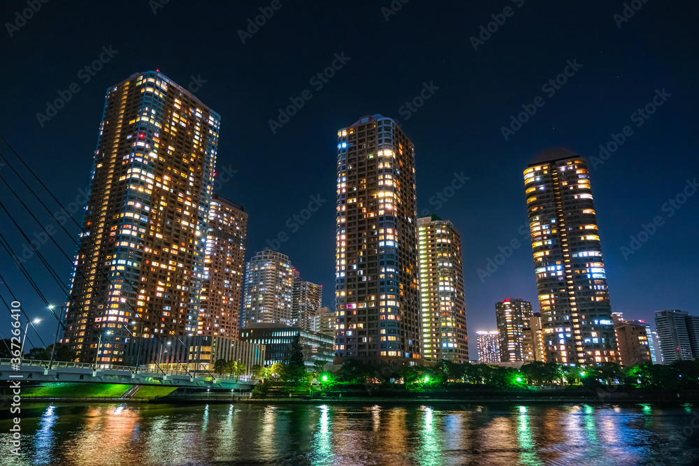 東京 月島の高層マンション群 夜景