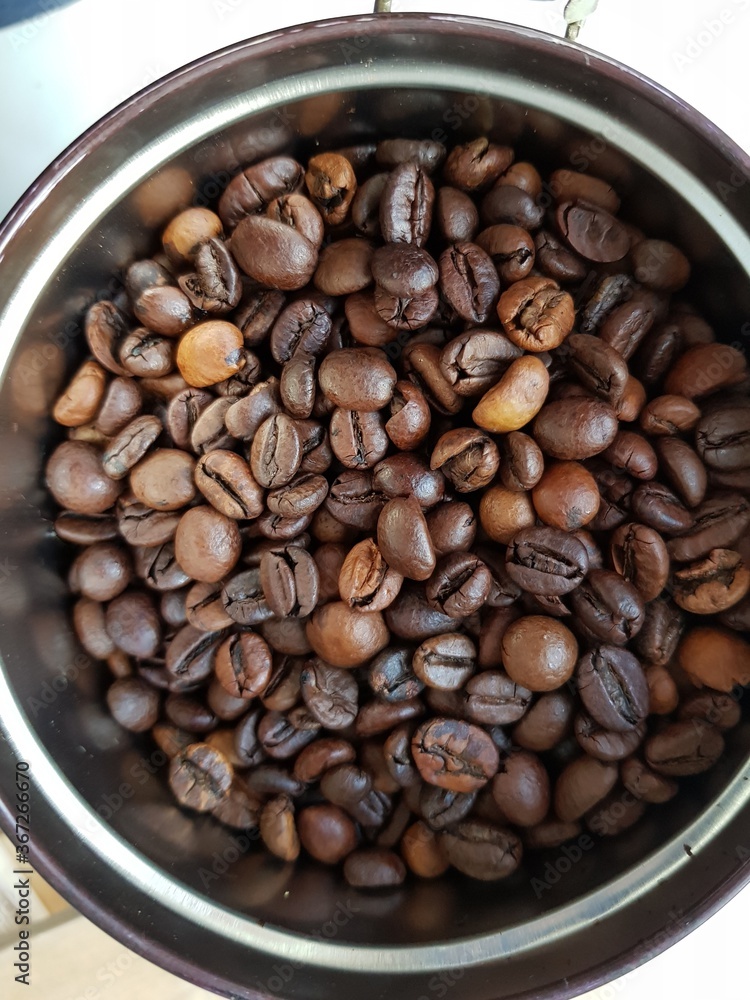 Fototapeta premium Coffee beans lie in a can